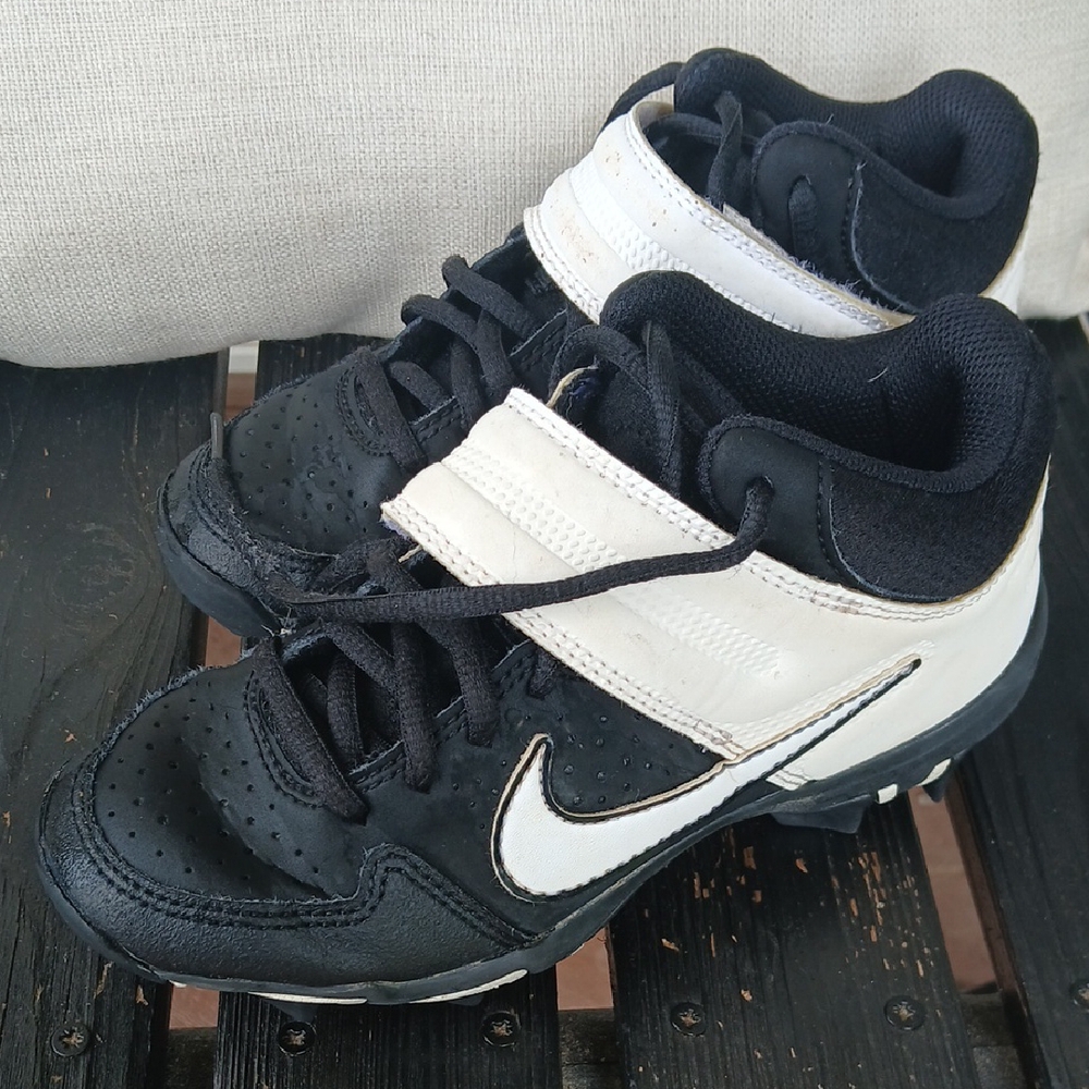 Nike Black and White Baseball CLEATS with Ankle Support